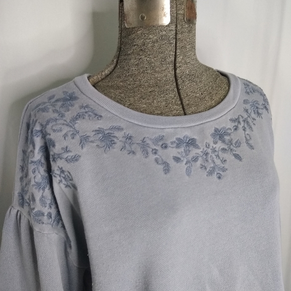 American Eagle light blue embroidered sweatshirt - Picture 5 of 14